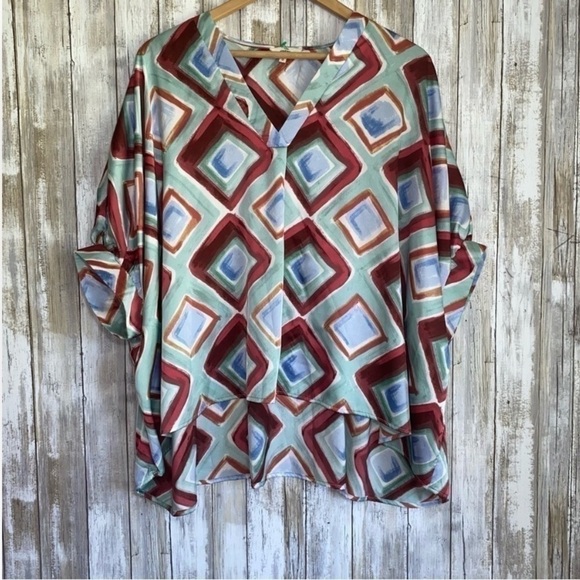 Entro Watercolor Diamond Oversized Blouse - Picture 2 of 9